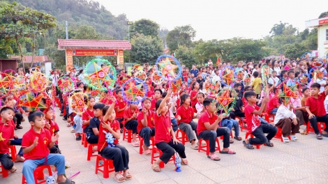 Biên cương ấm áp đêm hội trăng rằm