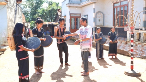 Mơnuih ană plơi kơnang bong kjăp rơnuk rơnua plơi pla Lâm Đồng