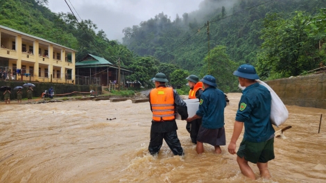 Bộ đội Biên phòng Nghệ An sát cánh cùng người dân ứng phó mưa lũ