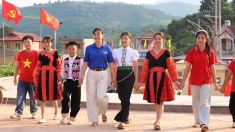 Rộn ràng ngày hội khai trường ở biên cương