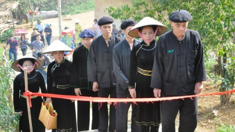 TÀNG PANG HƯA CẦN ĐẢY SLỨN ĐIẾP DÚ BÚNG PỈ NOỌNG DÂN TỘC NỌI CẦN