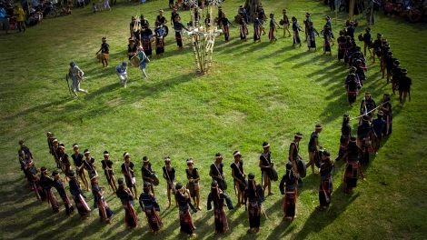 Khíu tơná hiăng krâ (Tiếng lòng tuổi già)