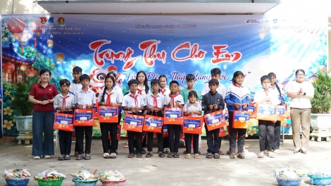ĐƠƠNG TẾT TRUNG THU CHÔ TƯƠC LÂNG HỌC SINH K’COONG CH’NGAI QUẢNG NGÃI