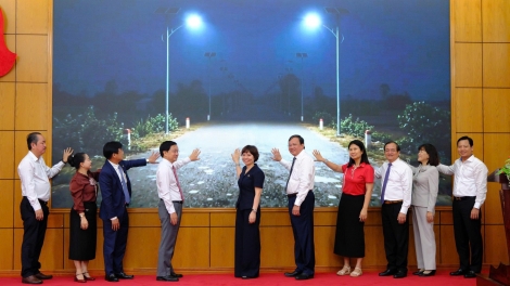 Tây Ninh khởi công lắp đèn năng lượng mặt trời trên đường tuần tra biên giới 