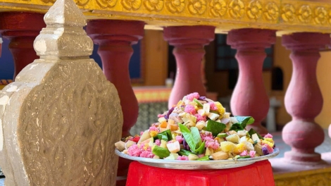 លំនាំល្អផូរផង់ក្នុងទម្លាប់បោះបាយបិណ្ឌនៅរដូវបុណ្យភ្ជុំបិណ្ឌ-សែនដូនតា