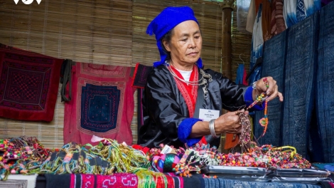 TƠỢ A’NGOỌN T’NGÔN LÂNG PR’HOỌM TA’RÂM: ZƯ LÊY RÂU MA BHƯY CHR’NĂP ÂNG XA NẬP MÔNG