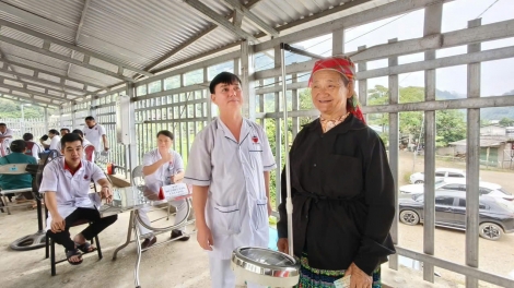 Lập tổ y tế lưu động, khám sức khỏe cho người dân