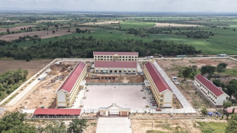 Trường hoạt động nửa học kỳ, học sinh vẫn chưa được ở nội trú