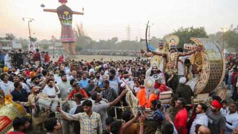 Ấn Độ rộn ràng đón lễ Dussehra, tôn vinh chiến thắng của cái thiện