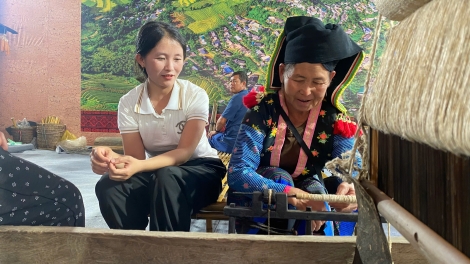 Điên Biên rực rỡ sắc màu văn hóa dân tộc Mông