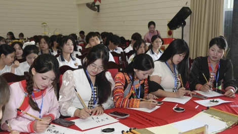 K’ĐƯƠI MOON PA DƯR ĐỢ MƠ ZÊN VẶ HA HỌC SINH, SINH VIÊN DZOOC TƯƠC 10 ỰC ĐỒNG ĐHỊ MƯY C’XÊÊ