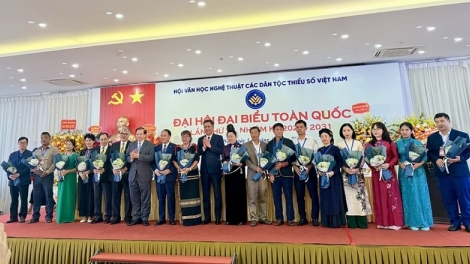 PATAGOK ILIMO NGHE THUAT DOM BANGSA TAKIK DALAM JAMAN BIRAU