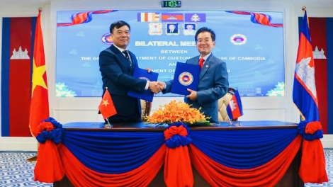 Hải quan Việt Nam - Campuchia tăng cường phối hợp chống buôn lậu qua biên giới