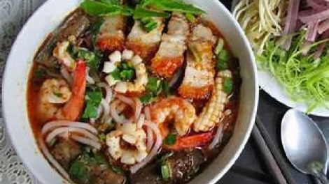 ហាងនំបញ្ចុកសម្លម៉ាំមានរយៈពេលជិត ៤០ ឆ្នាំទាក់ទាញអ្នកបរិភោគនៅ រ៉ាច់យ៉ា