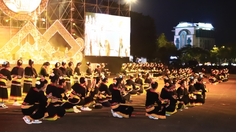 Tây Nguyên đêm cồng chiêng
