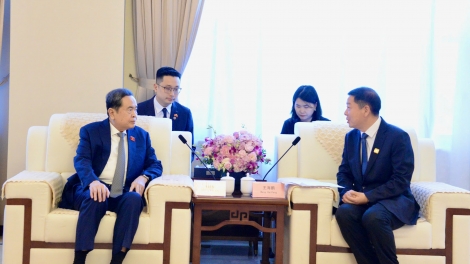 Ồng Trần Thanh Mẫn - Chủ tịch Quốc hội còp tiah tềl lời wơl kah yau kăc màng tàm Diên An, càr Thiểm Tây, lơgar Lo 