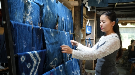 Người trẻ Cao Bằng tìm sinh kế từ sắc chàm Nùng An