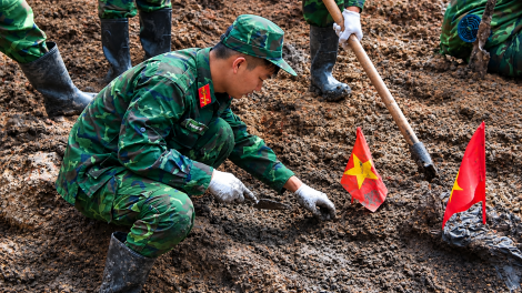 Jòi gŏ tai 13 ƀồc ntìng cau chơt màng tàm Suơn bal Lê Thị Riêng