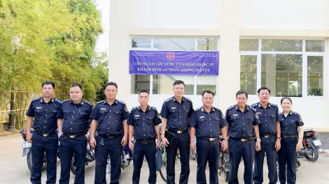 Hải quan tuyên truyền phòng, chống ma túy tại cửa khẩu An Giang