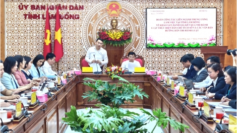 Vă kon pơlei pơm tơm tơ̆ tơring yak mơ̆t tơpă ‘lơ̆ng