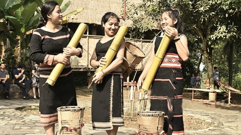 Biên djă druông hơnêp tung kuan tơring  (Dựng xây quê hương)