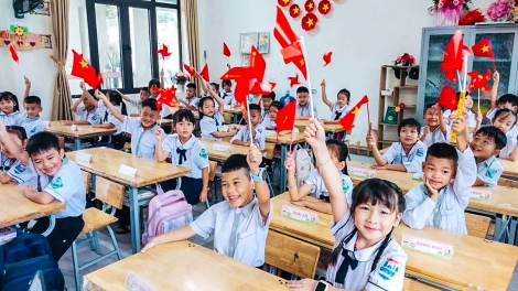 Đường đến trường gần hơn với học sinh vùng khó ở Quảng Ninh