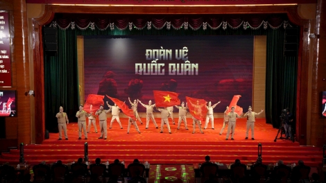 Tìp măt lơh kwèng mờ cau lơh cơng sền gŏ jơnau kah yau “khin chơ̆t phi să nàng Dà lơgar tờm in kis” 