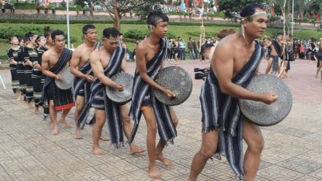 Tây Nguyên đêm cồng chiêng
