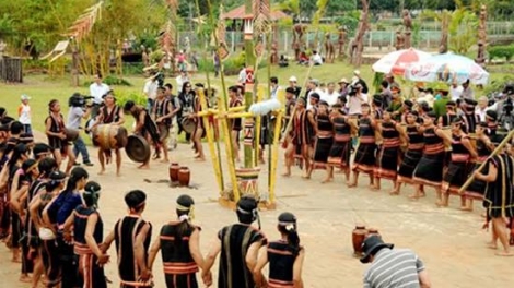 Ƀuôn sang bi mlih mrâo (Buôn làng đổi mới)