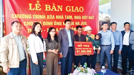 Ngế kuăn pơlê pâ nhoăm xúa tơdroăng khôp mot tung rêh ối a Lâm Đồng