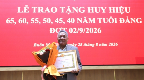 Đảng viên dờng sơnam tàm Dăk Lăk: Rlô lơh broă, ờ rlô kơnòl 