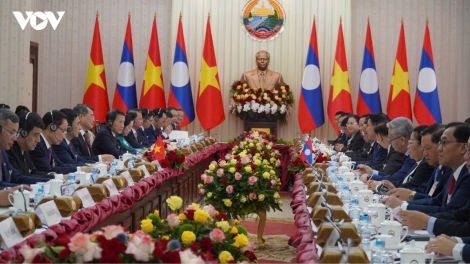 Khua knŭk kna Lê Minh Hưng bi trông hŏng Khua knŭk kna Lào Saleumxay Kommasith 