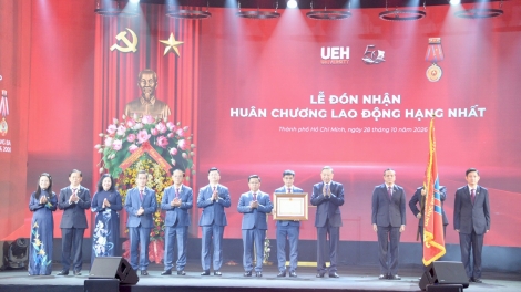 Tổng Bí thư, Chủ tịch lơgar tus bal Dơ̆ tơngkah kir sơnrai 50 nam crơng gơs Hìu bơsram Đại họk Kinh tế ƀòn dờng Hồ Chí Minh  