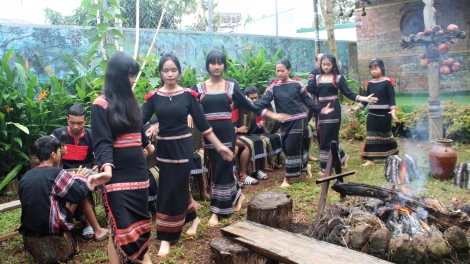 Pơh mbơh n'hơ nău ueh êng tâm rnglăp têh ta Dak Lak rƀŏng tât săk tơm nsum mpôl.
