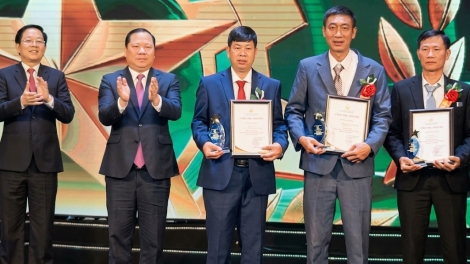 Tơƀơ̆p bơngai pơjing hơdrĕch tiu Tùng Linh, Kon pơlei jang chŭn mir Việt Nam gơh hơgei 40 sơnăm Tơplih ‘nao