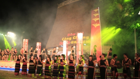 Kon Tum: ‘Mi hơbu\t hơbông pơm ăn te\h tơdru\t hơl^h, rơbau ‘nu kon pơle\i ư\h kơ gơ\h chă yak tơ\ au tơ\ to
