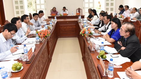 {ok Nông Quốc Tuấn bơ\ jang hăm Dơno\ an^h ve\i lăng kon pơle\i dêh char Gia Lai găh bơ\ jang ve\i lăng kon kông