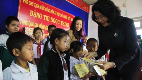 Kơ ie\ng Kơdră che\p pơgơ\r Te\h đak yă Đặng Thị Ngọc Thịnh năm ngôi, hmach Têt ăn khu\l [o# đo#i kon pơley tơring sơlam te\h đak dêh char
