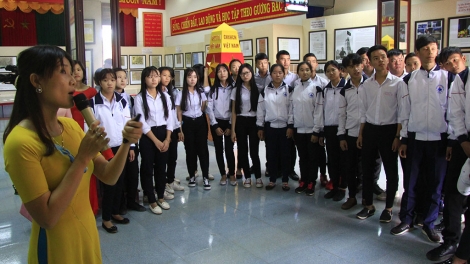 Kon Tum: Tơle\ch pơdăh um la kak păng Pơdăh hla bar chih tơroi kơ Hoàng Sa- Trường Sa kơ  Việt Nam.