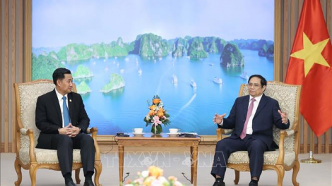 Thủ tướng tĕh đak bơ̆n sơng Kơ dră vei lăng Anih jang kơ Thủ tướng Lào