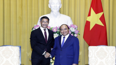 Kơdră chĕp pơgơ̆r tĕh đak pơma dơnŭh hăm Bơngai tang măt Việt Nam tơ̆ Thuỵ Sĩ