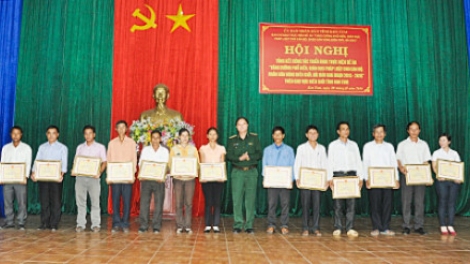 Kon Tum : kham merat paglaong bruk hu thau saong ngak tui adat hukum ka bhapbini bhum tapen negar.