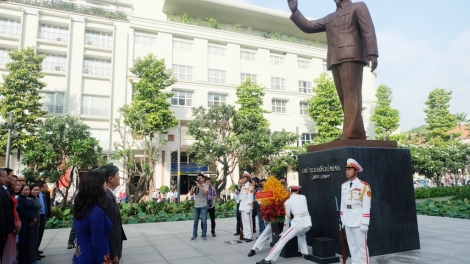 Khaw tin 19h harei 19/5 saong 6h30 harei 20/5