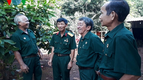 Urang dahlau thiah ngak bol lin bangsa Stieng oh taduan lah anak eik kathaot