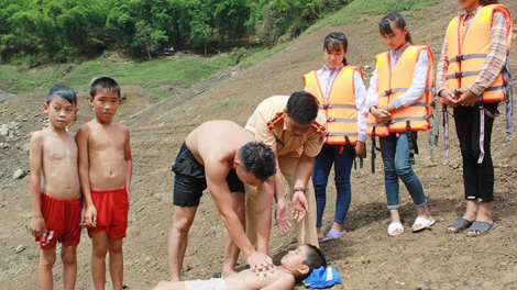 Miễn jien bac ka uranaih umo ala 5 thun di labik hu điều kiện kinh tế-xã hội biak kan kandah