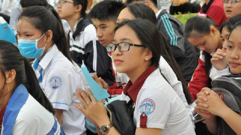 Di Hà Nội, labaih 3.000 urang lambaok ka labaih  32.000 anek saih gah merong hu mbaok di tuk pahadar 65 thun sang bac anek saih gah merong