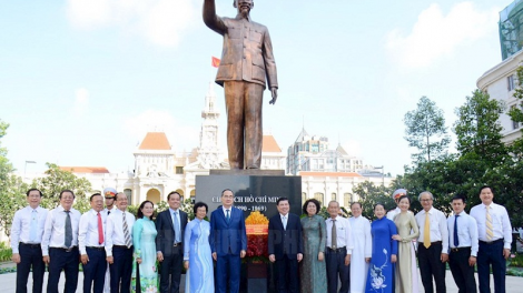 Saman Chủ tịch Hồ Chí Minh saong 3 vaktu sajarah