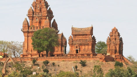 Duah thau baoh panuac Cam: Paatah, brei daok karei,