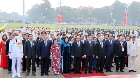 Thủ tướng Rajaei Nguyễn Xuân Phúc ba kaok kapol urang ngak praong di Đảng, Karja tame pok bingu, cuh gilau hadar dhar phol dom Anh hùng liệt sĩ di Đài pahadar dom Anh hùng liệt sĩ di jalan Bắc Son, Hà Nội saong tame rivang Kalan Chủ tịch Hồ Chí Minh