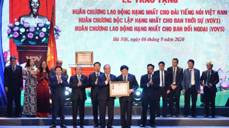 Thủ tướng Nguyễn Xuân Phúc jao angan  Anh hùng tapaon nyaom bol pan phao krong ka sang doh  rayo sap ndom VN, Huân chương Lao động hạng Nhất ka rayo sap ndom VN, Huân chương Độc lập hạng Nhất ka  Ban Thời sự (VOV1), Huân chương Lao động hạng Nhất ka  Ban Đối ngoại (VOV5).